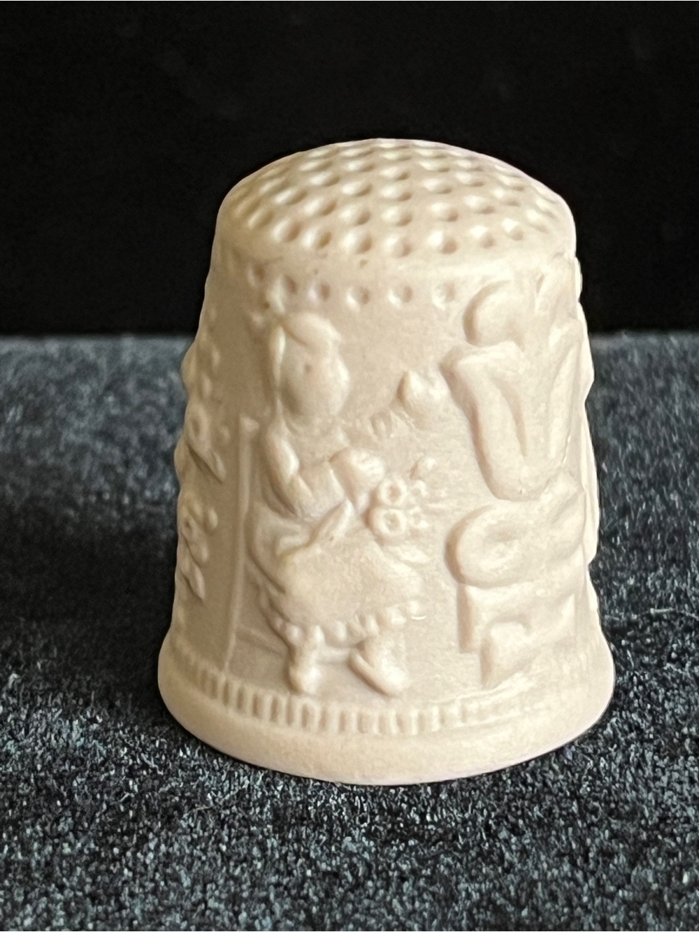 LLADRO THIMBLE SCULPTED GIRLS IN RELIEF MATTE FINISH PORCELAIN